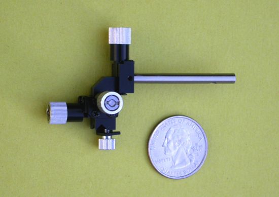 Three-Axis Compact Fine Mechanical Micromanipulator